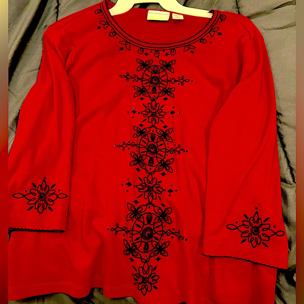 Woman’s Sweater 1X Alfred Dunner